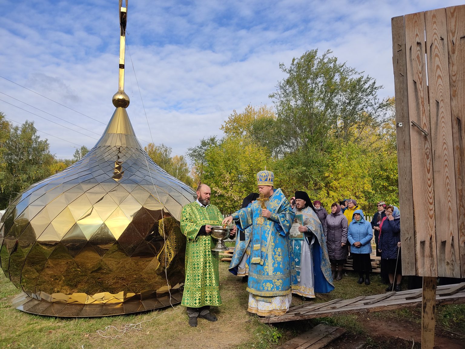 Усть пристань храм село люди. Усть-Пристанский район село Вяткино. Село Вяткино Алтайский край. Село Вяткино Усть-Пристанского района Алтайского края. Вяткино храм.